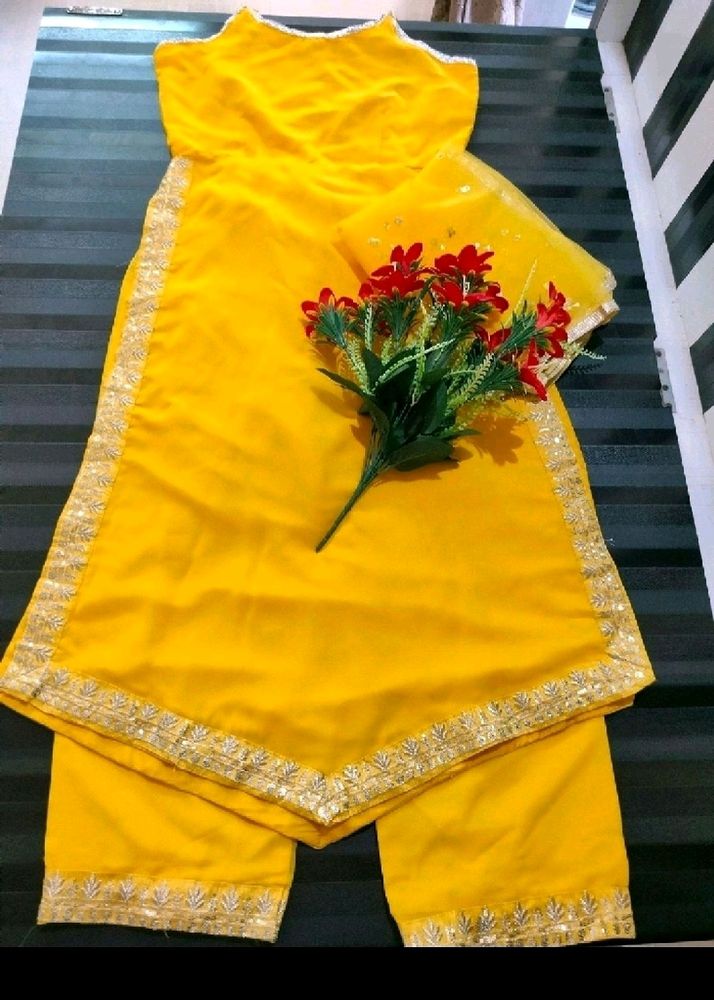 Vairal Kurta Set 💛