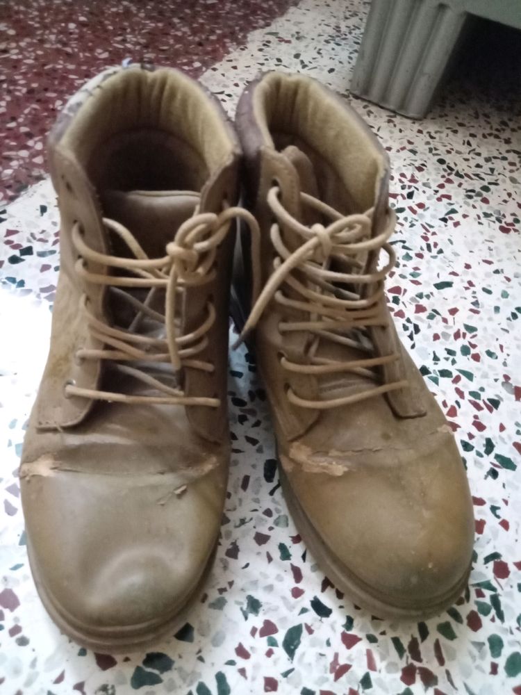 USED BROWN HIGH NECK SHOES/BOOTS