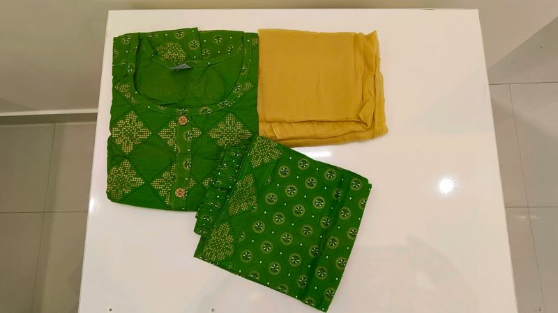 Cotton Kurta Set With Chiffon Dupatta Size:L