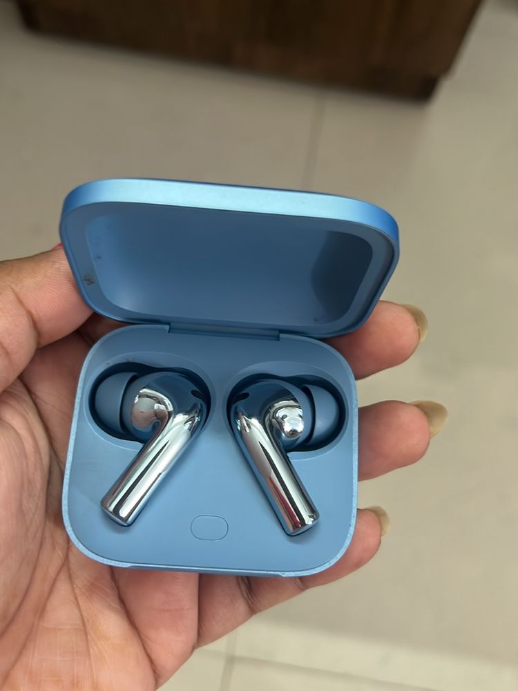 One Plus 3 Original EarPods With Accessories