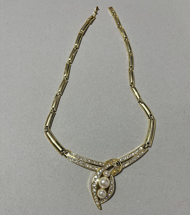 Necklace in yellow gold Plated with diamonds