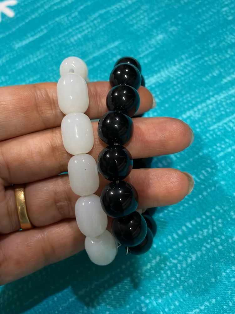 Black Round And White Oval Shape Stone Bracet