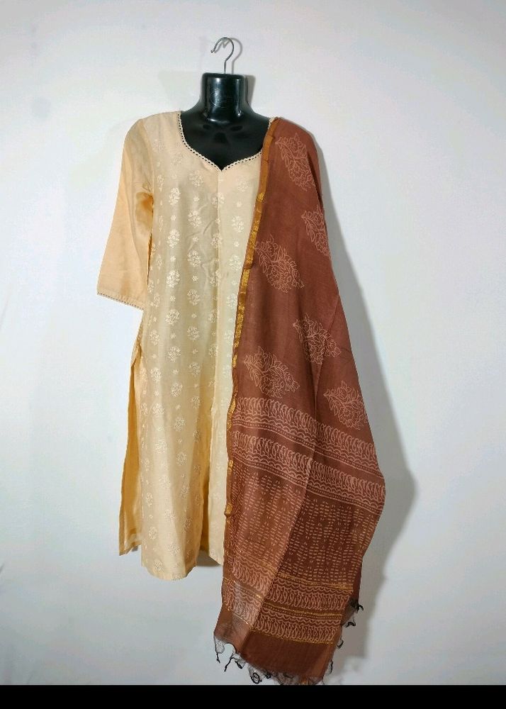 Beige Kurta And Duppta Set