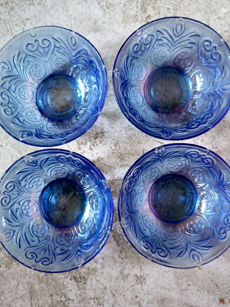 4 Glass Bowls