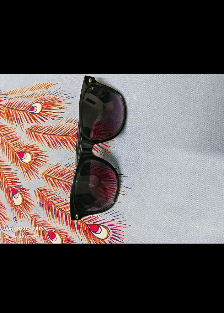 Black Wayfarer Sunglasses