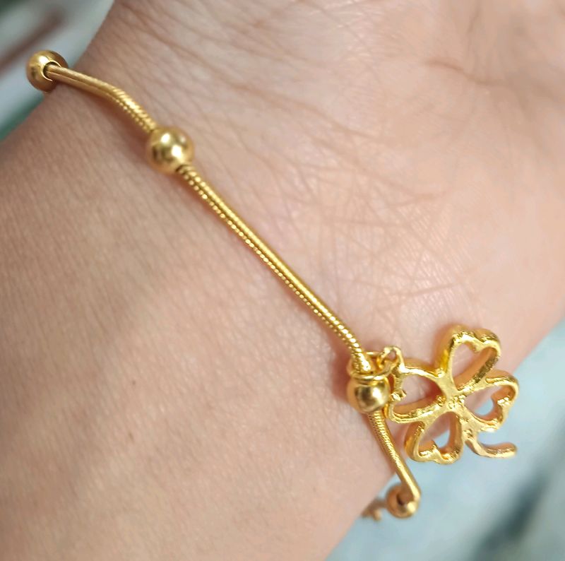 4 Leaf Clover Golden Bracelet ✨✨