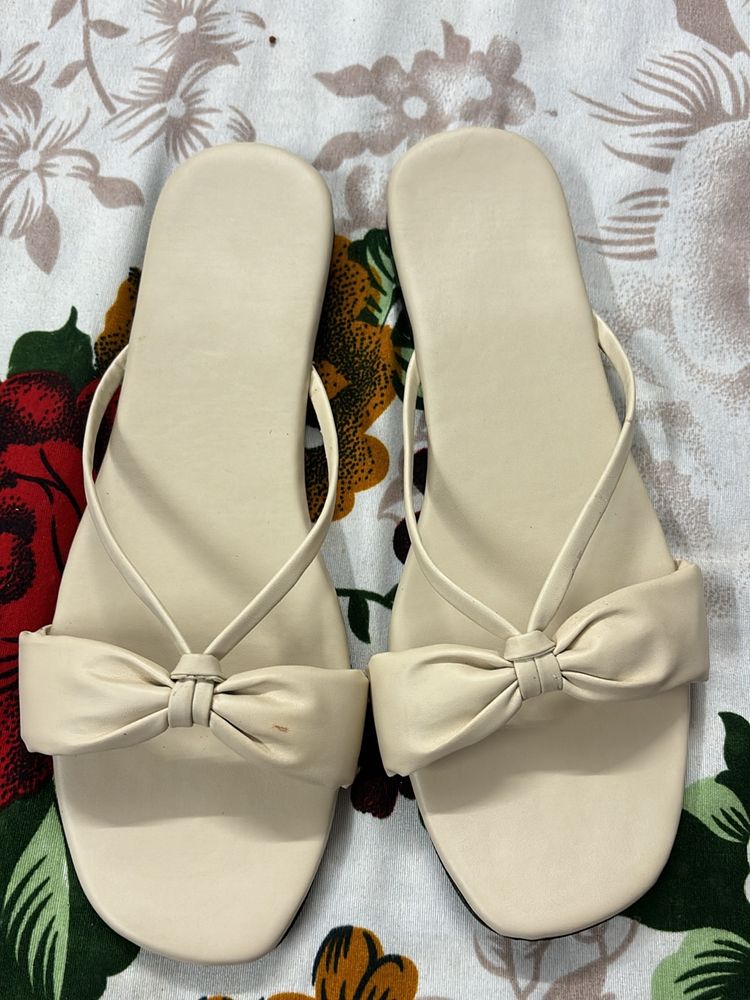 Butterfly Style Trendy Flats Slip on slippers