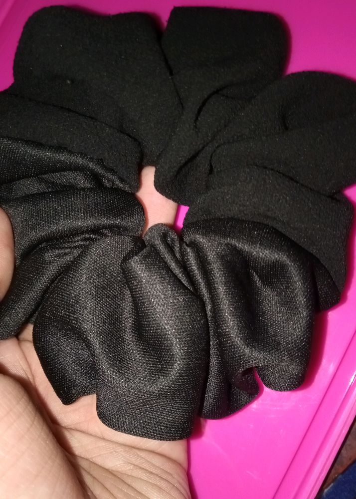 Black Scrunchie 🖤