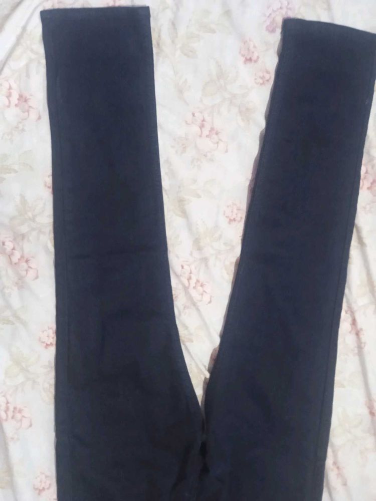 selling This New Brandes Jeans Due To Size Issue