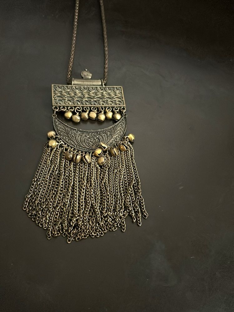 Pretty Hanging Necklace