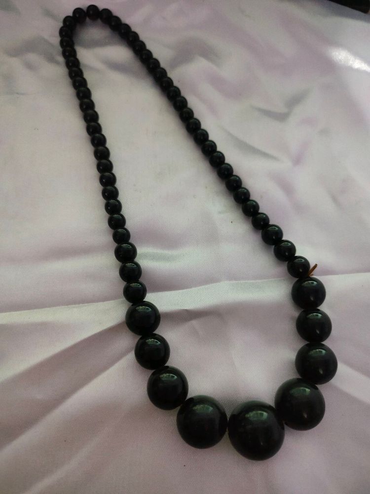 black beaded lac necklace