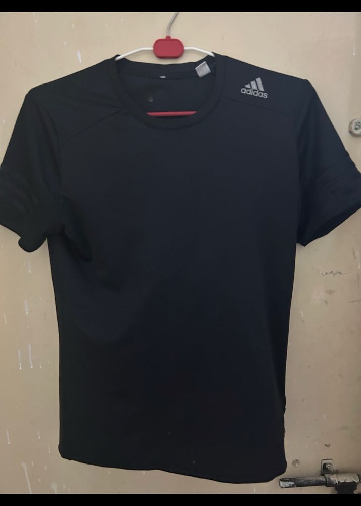 Adidas T-Shirt  M