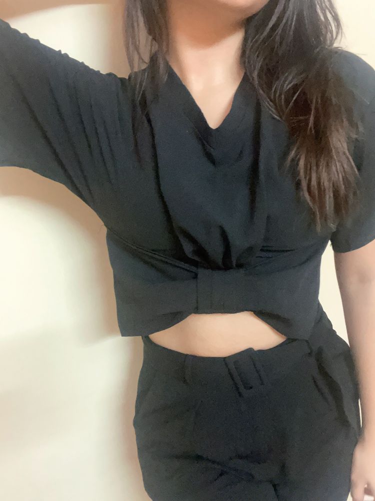 Elegant Black Crop Top With Front Bow