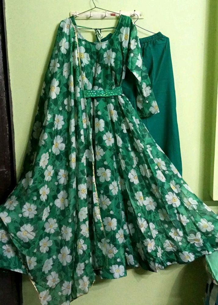 New/Unused Beautiful Gown With Pant Dupatta