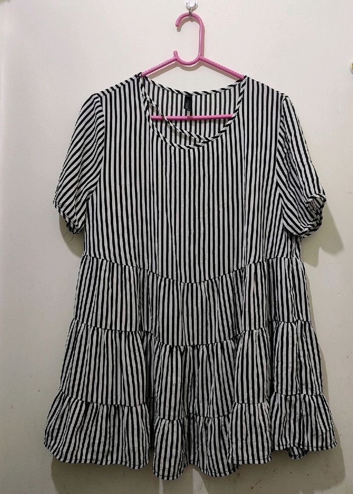 Striped Top Korean Import.Size 36-40 L-26 Half