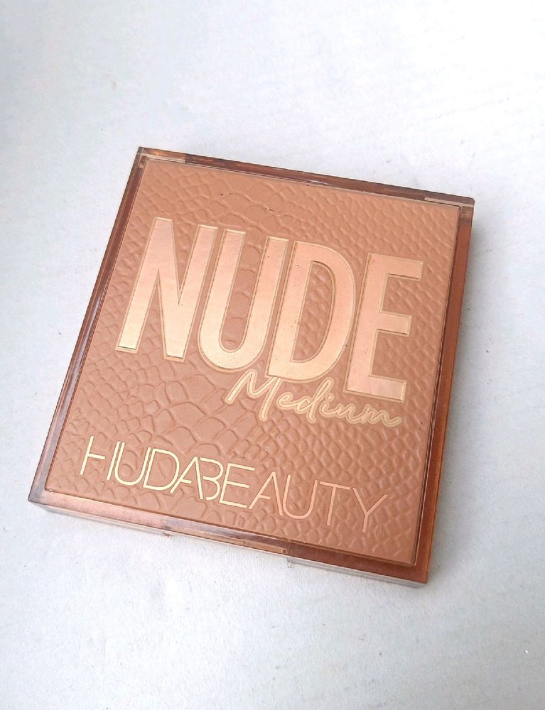 Huda Beauty Nude Medium Eyeshadow Pallete