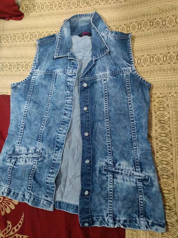 Sleeveless Jacket