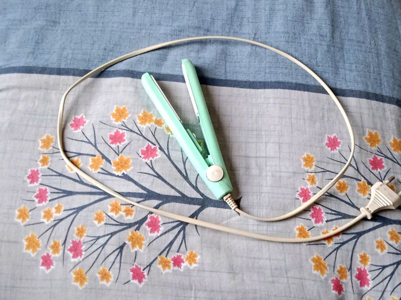 Green Straightener With Wire