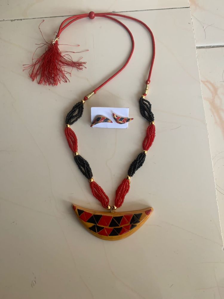 North East Neckpiece