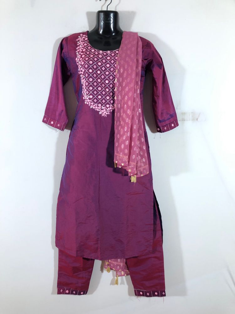 Purple Emboridered Kurta Set(Women’s)