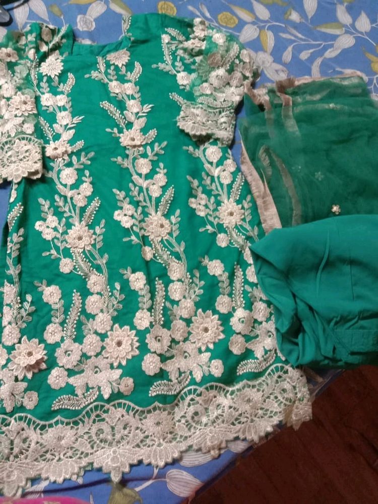 Beautiful Salwar Suite Set For Pakistani