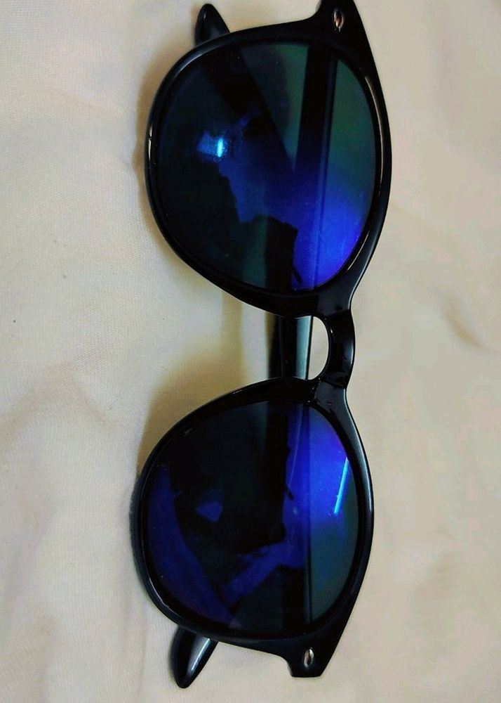 Sunglasses In Medium Size