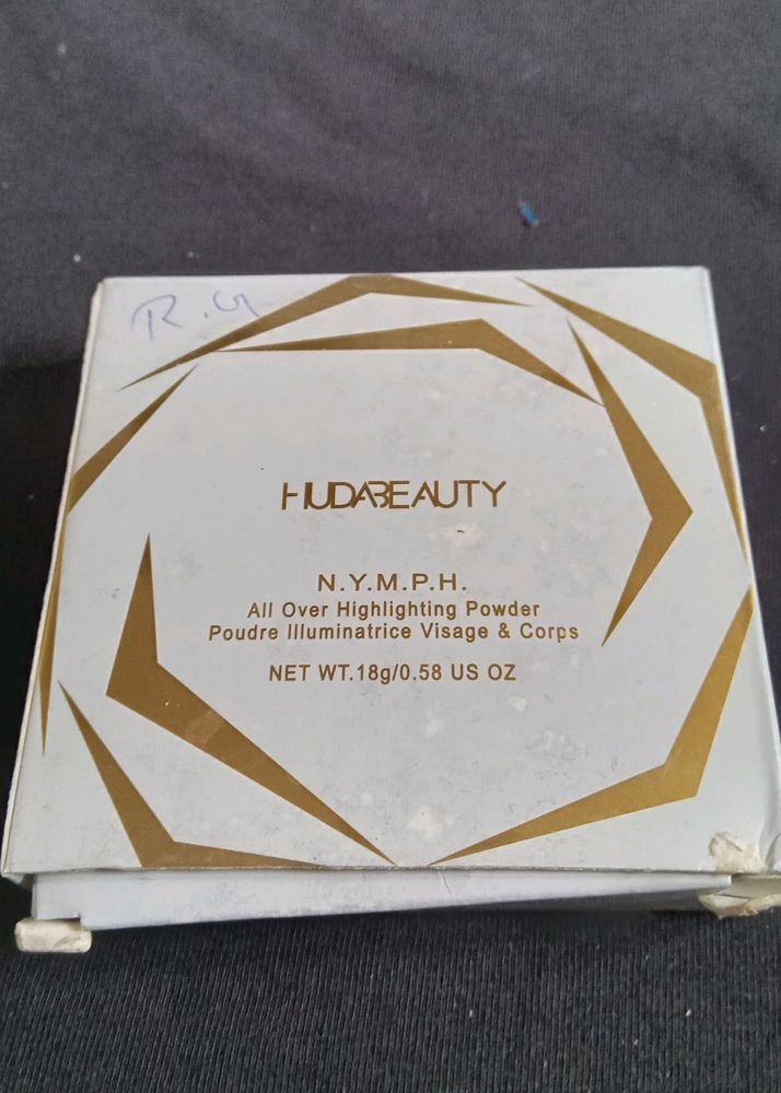 Huda Beauty highlighter