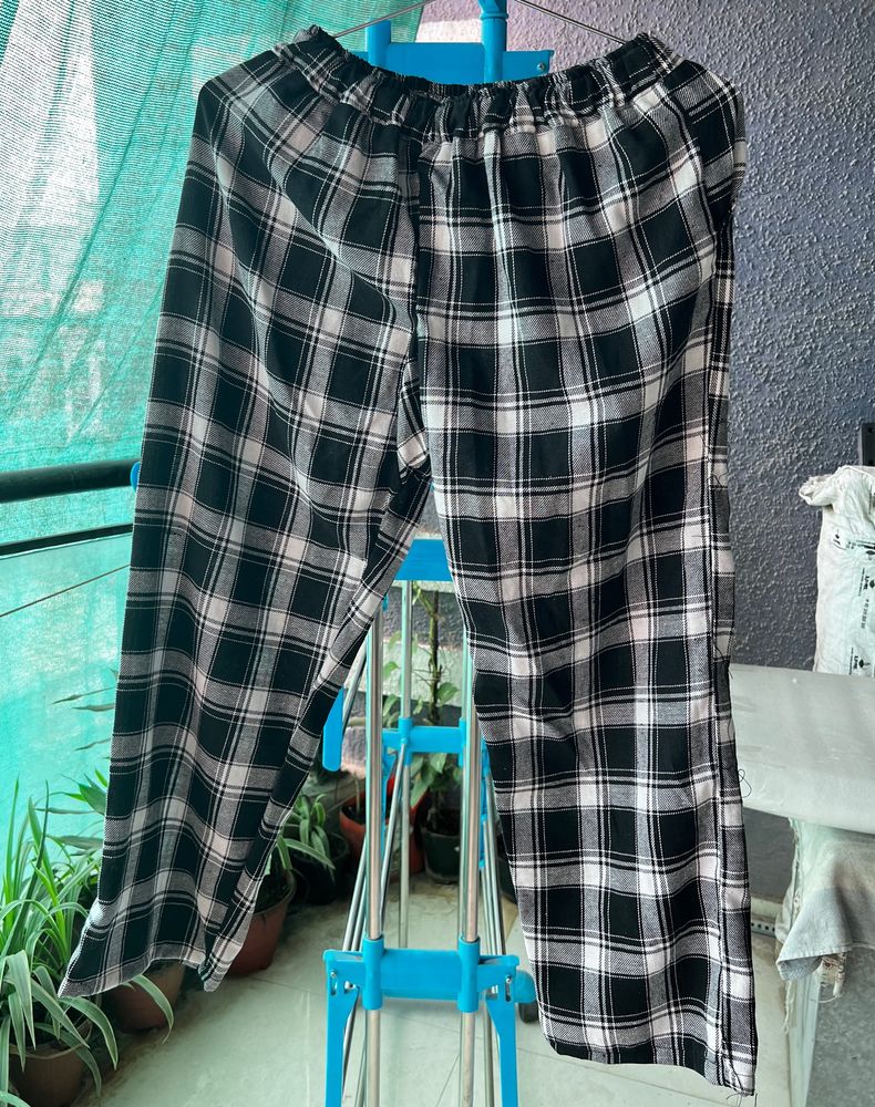 BnW Checkered Joggers With Pockets In Cotton