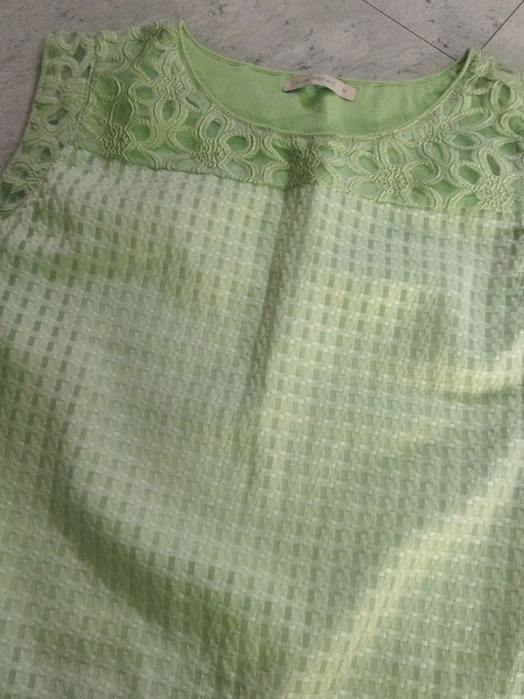 Pastel Green Top Size M