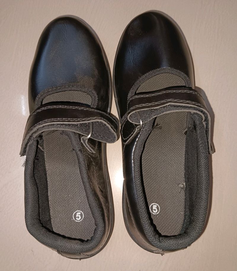 Size 5, Girls School Shoes, Black