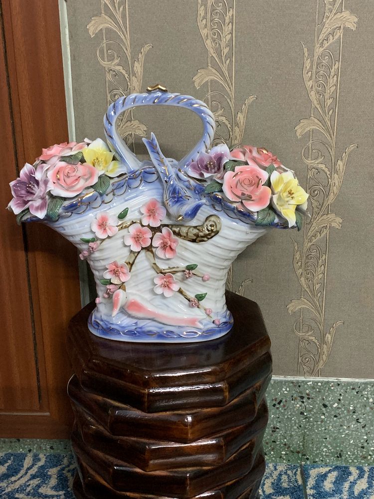 Price Drop!!Porcelain Showpiece