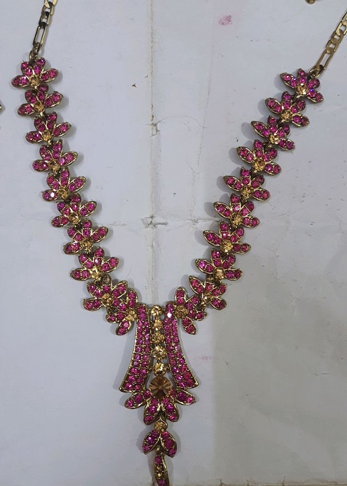 Pink And Golden Stones Jwellery Set