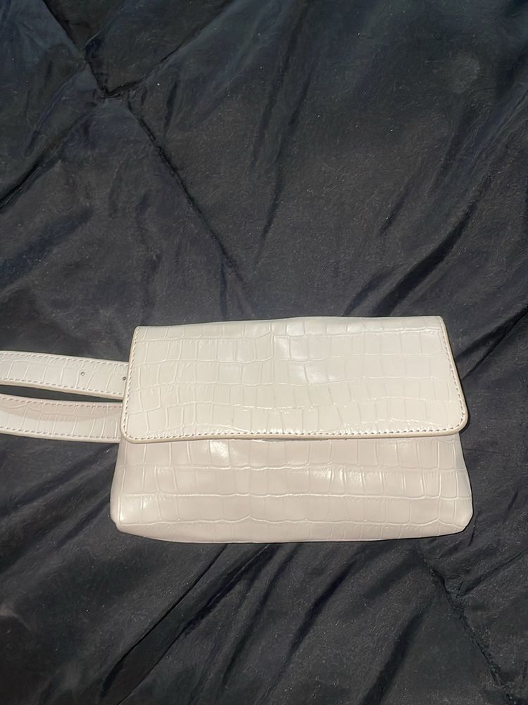 White Forever 21 Waist Bag