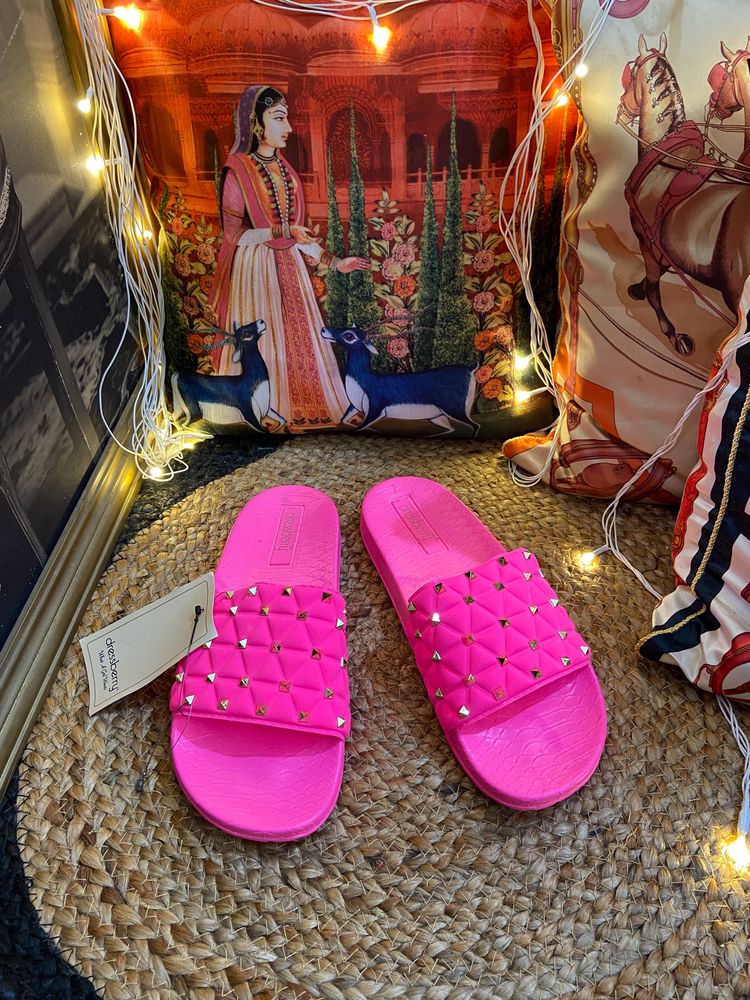 Dressberry Fushia Pink Sliders