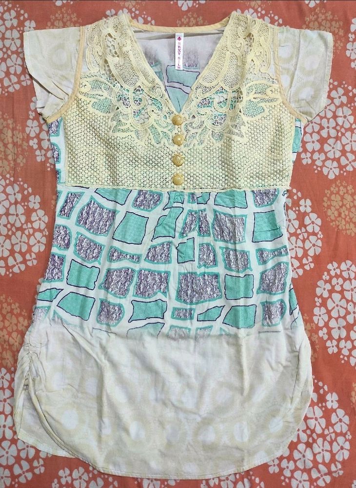 Top / Tunic with Lace Work