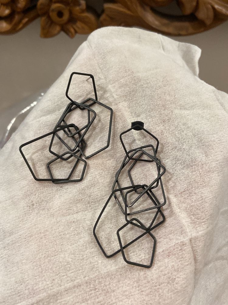 H&M earings black geometric