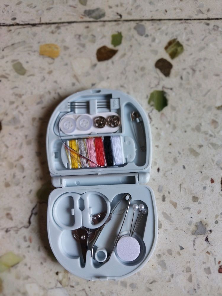 Mini Travel Plastic Sewing Kit