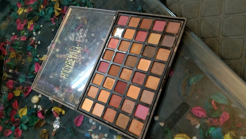 **Eyeshadow Palette**