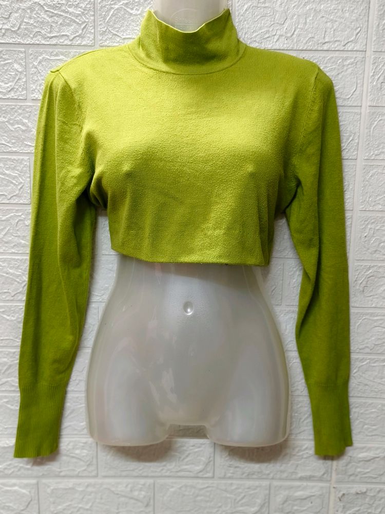 Effortless Green Vibes: Stylish Crop Sweatshirt