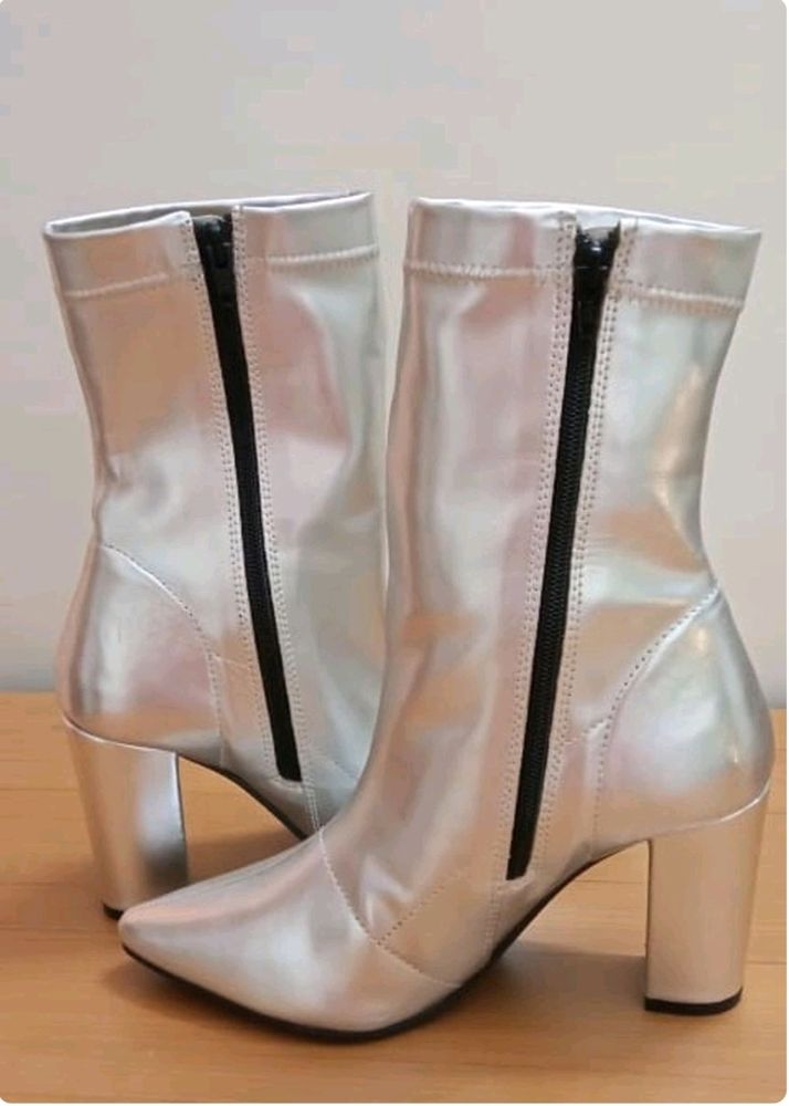 Adorable Women Silver Boots Size 38