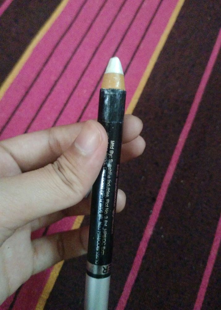 Sliver Eyeliner Or Kajal, Highlighter