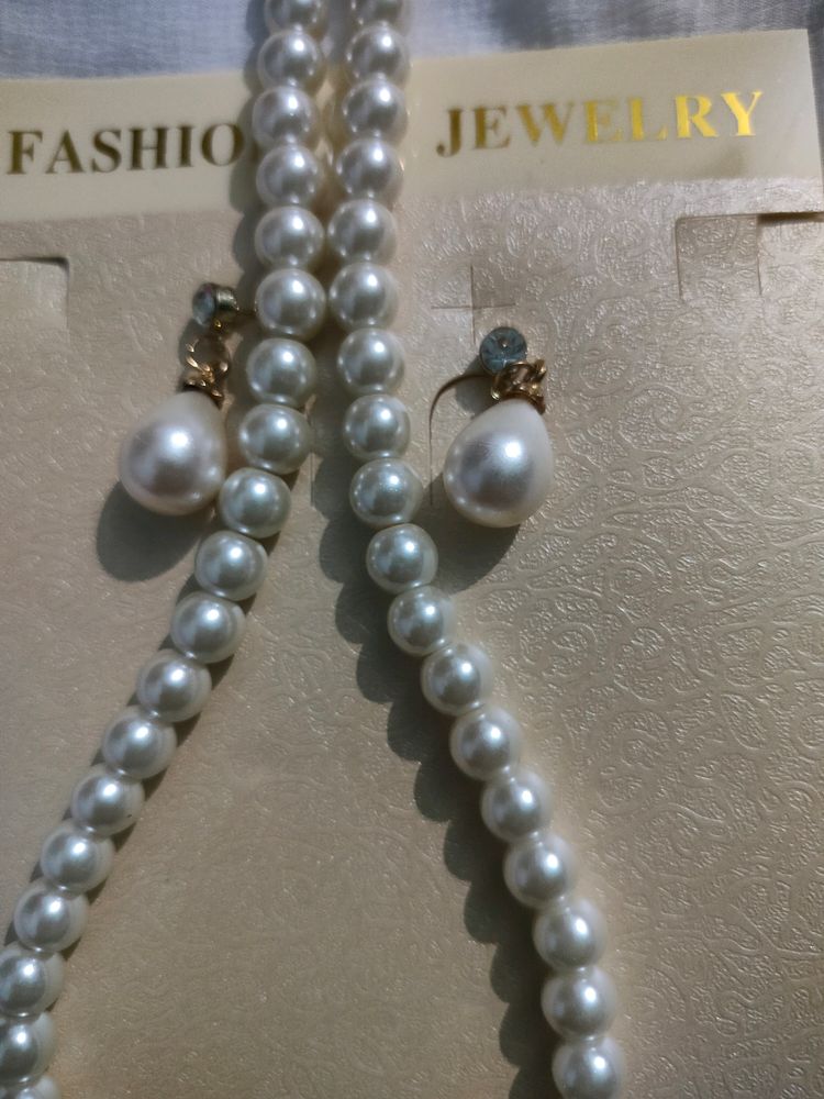 Pearl Necklace With Earrings