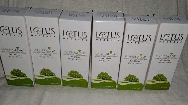 Lotus herbal White Glow Day Cream