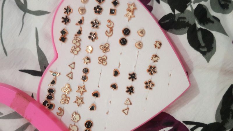 Studs / Earrings