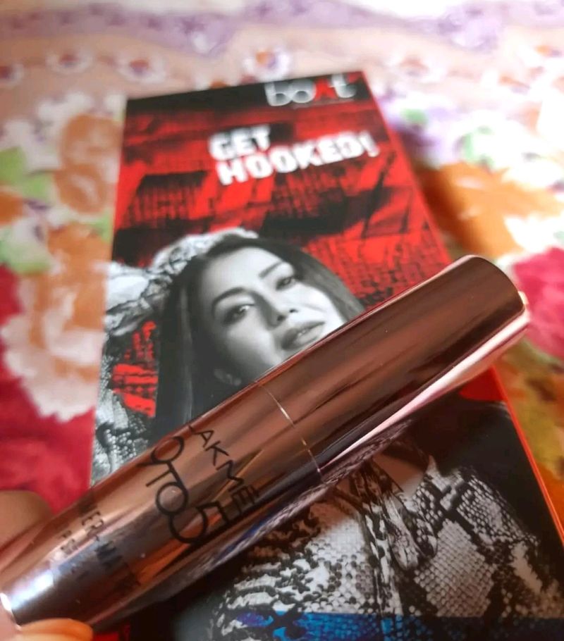 Lakme 9TO5 Primer matte Bullet Lipstick.