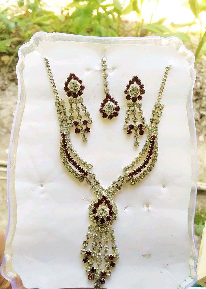 Necklace Set ✨🌸 Silver And Maroon Colour