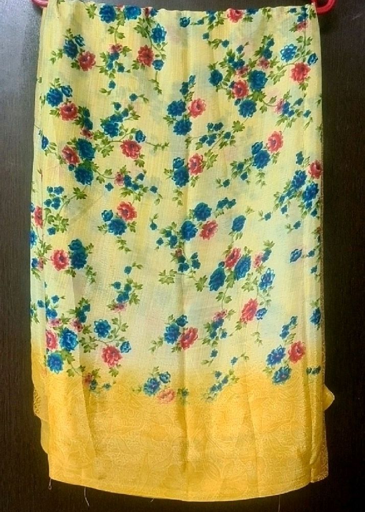 Beautiful Floral Print Saree At Rs 260 Only