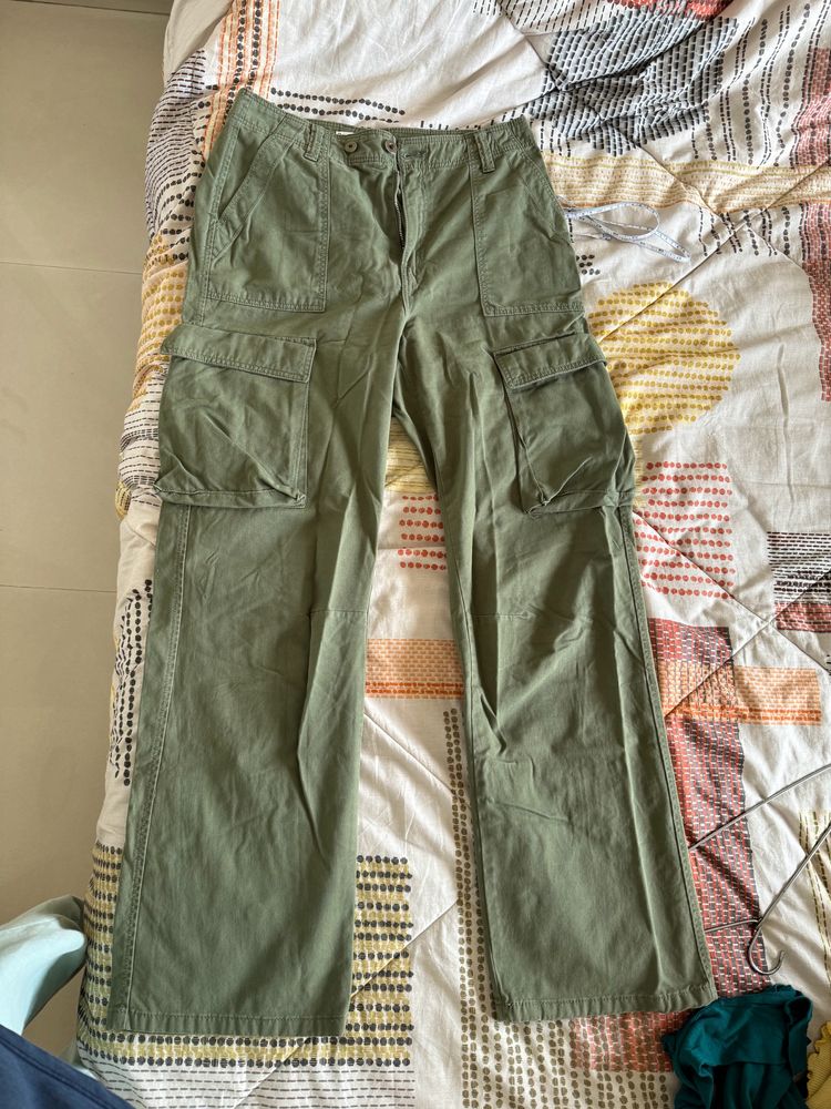 Olive green wide leg cargo pants