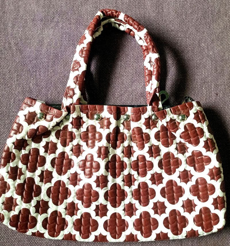 Beautiful Slinging Bag 🛍️