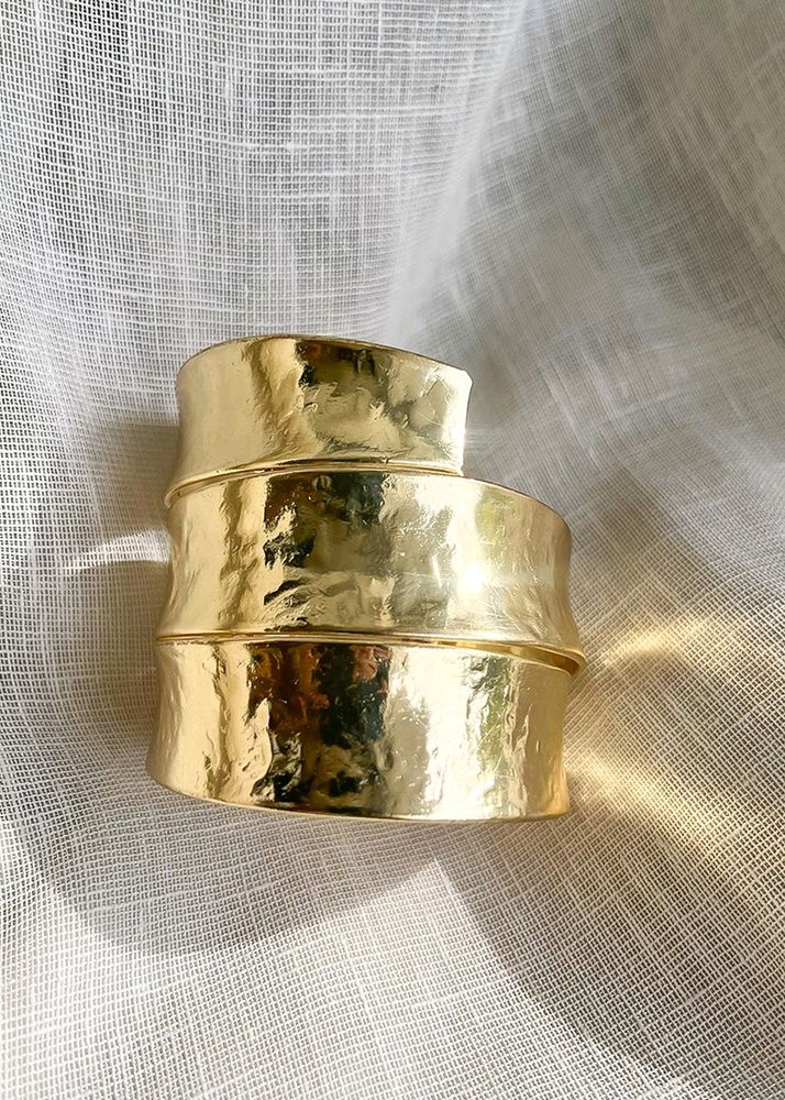 Golden Wave Hand Cuff